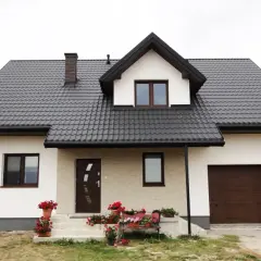 Jak dobrać idealny kolor elewacji do brązowych okien? Sprawdź najlepsze propozycje!