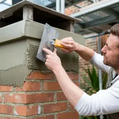 Jak skutecznie otynkować komin na strychu? Najlepsze metody i materiały