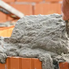 Profesjonalna zaprawa cementowa krok po kroku. Uniknij kosztownych błędów!