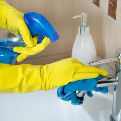 Jak szybko posprzątać łazienkę i uniknąć uciążliwego brudu