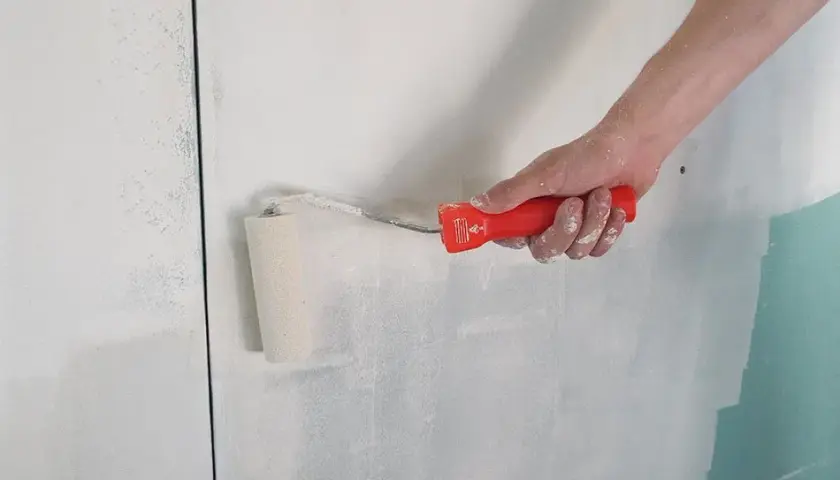 Dlaczego grunt na elewacji schnie zbyt długo i jak to naprawić