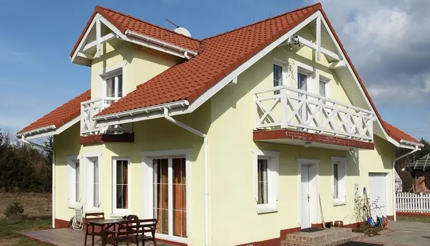Jak optycznie powiększyć okna na elewacji – proste triki na większą przestrzeń i styl